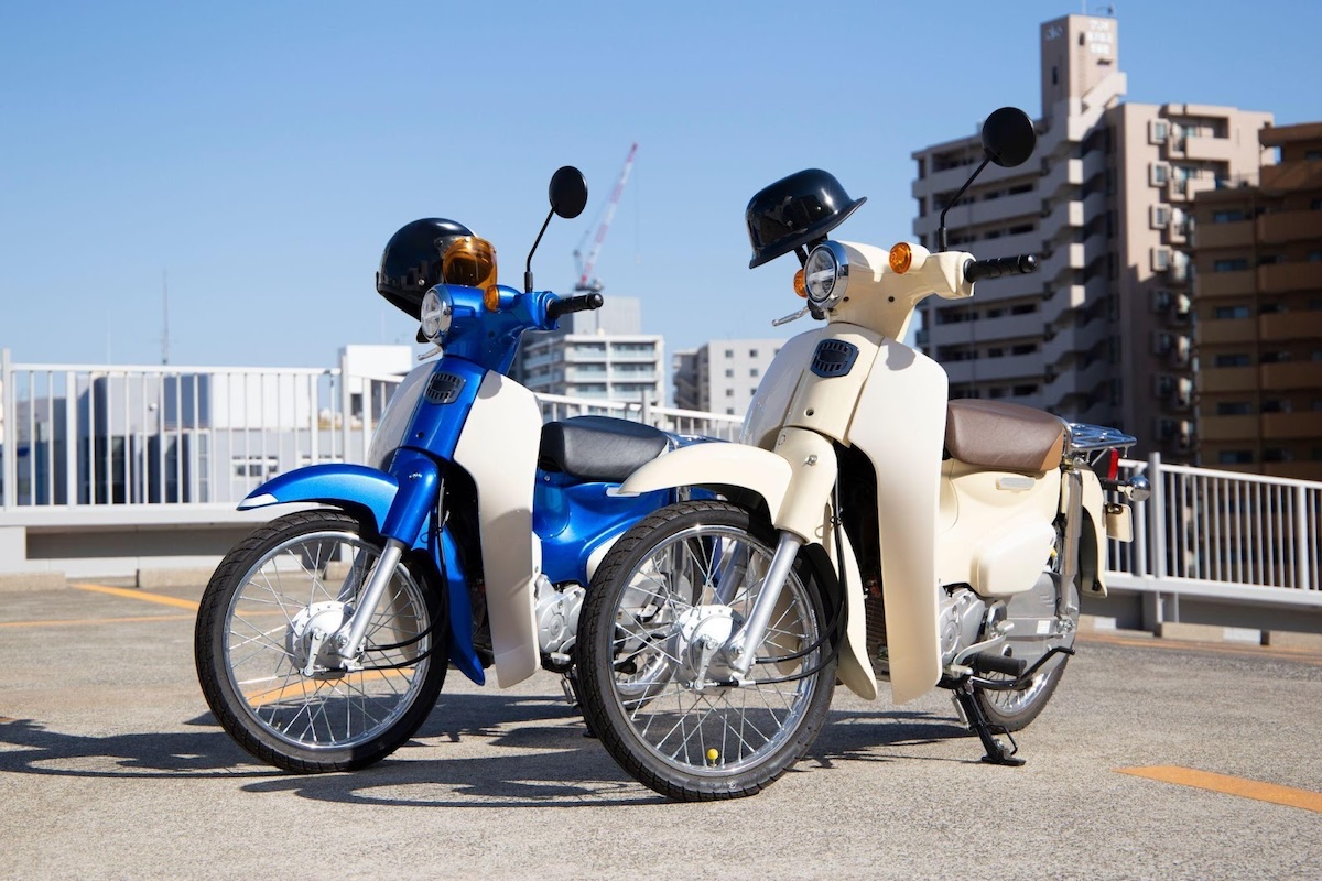 駐車されたバイク