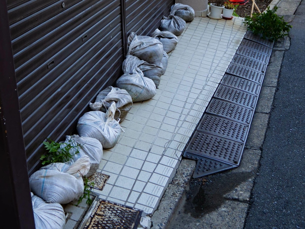 土のうを設置